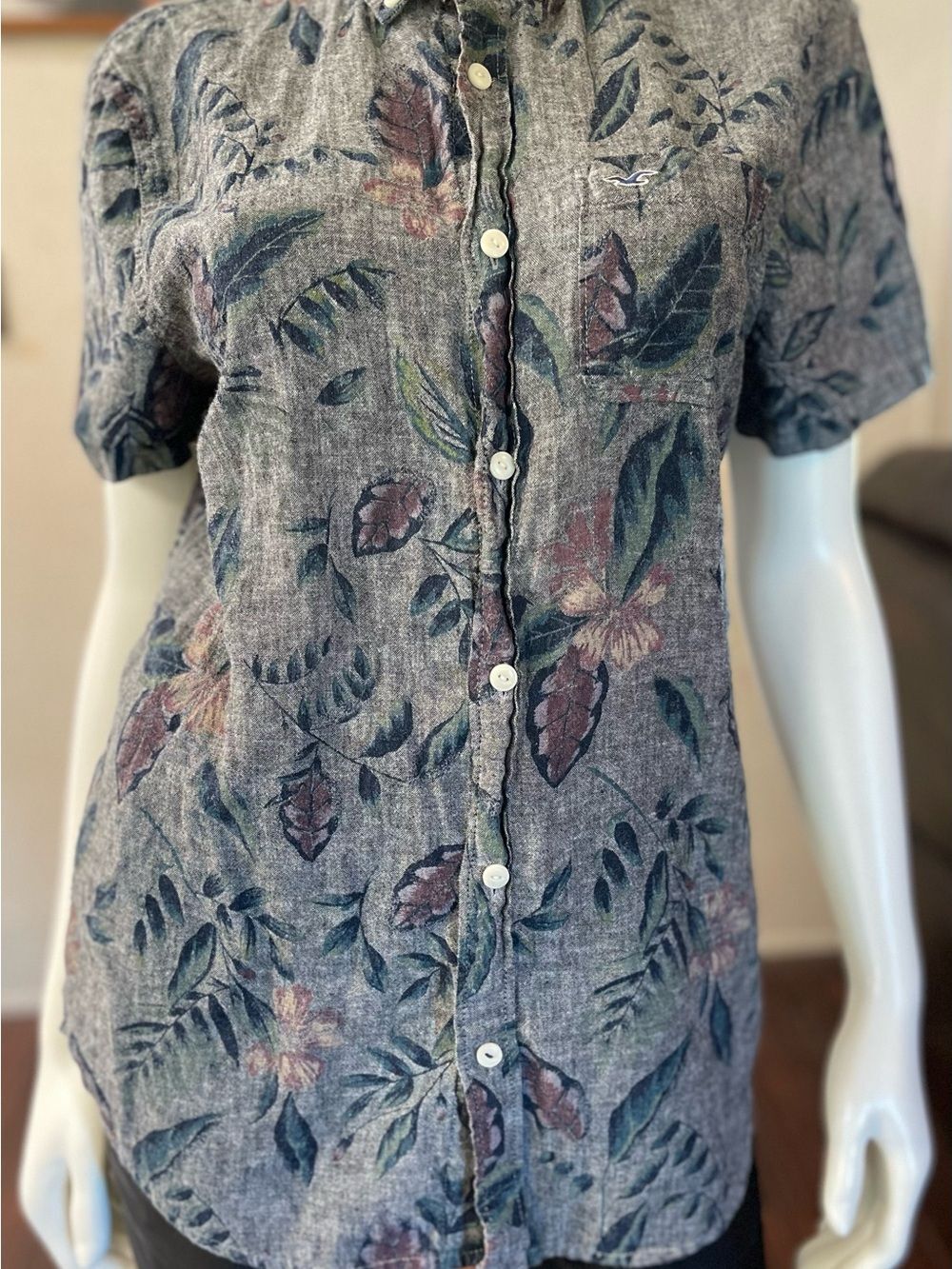 Men's Medium Hollister Gray Floral Short-Sleeve Button-Up Shirt